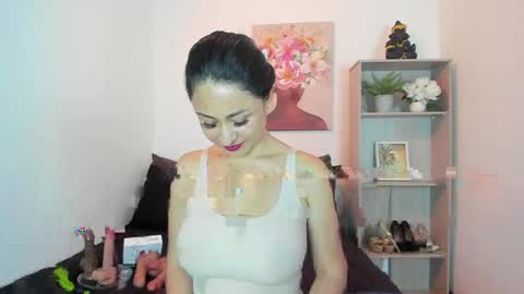 saramilf_69 online show from May 13, 4:22 am