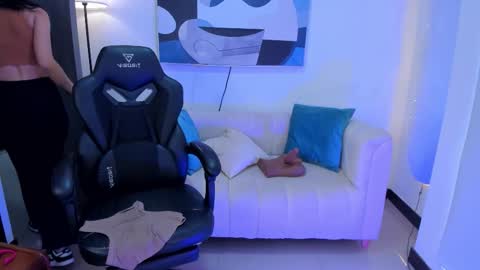 I am Sara  online show from December 15, 2:57 pm