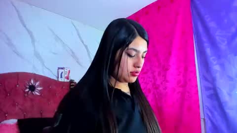 sarastonesx online show from June 1, 10:05 am