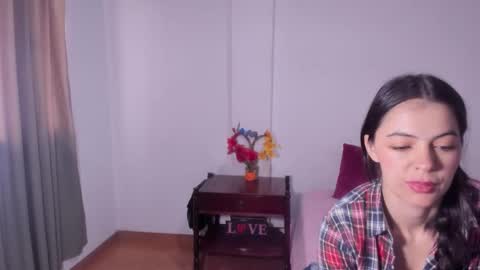 Snapshot of sarasweet_4 chatting on October 17, 2:43 pm Sara   online show from October 17, 2:43 pm