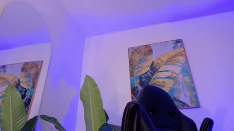 Sara Winstone online show from November 11, 10:45 pm