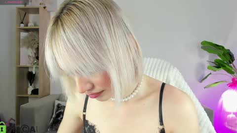 Your Selena 3 online show from April 2, 3:03 am