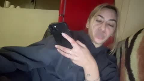 Sarrah online show from February 7, 8:10 pm