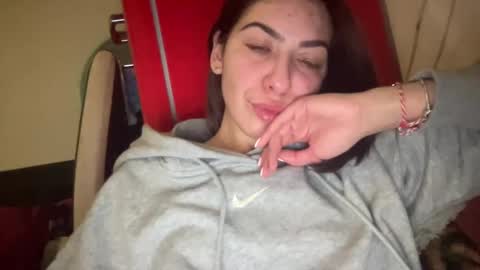 Sarrah online show from March 3, 6:13 pm