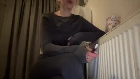 Sarrah online show from February 4, 11:49 pm