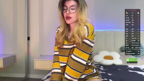 Snapshot of sasha_suprapro chatting on February 14, 9:45 am Hi everyone my name is Sasha   online show from February 14, 9:45 am