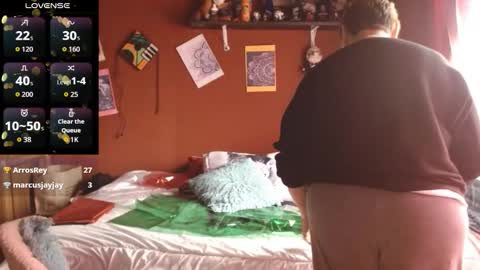 Snapshot of sasharosee2 chatting on October 11, 3:15 pm S A S H A R O S E online show from October 11, 3:15 pm