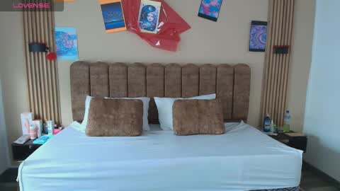 Snapshot of sasharosee2 chatting on October 6, 11:50 am S A S H A R O S E online show from October 6, 11:50 am