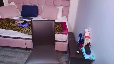 Snapshot of sasharosee2 chatting on September 18, 11:58 am S A S H A R O S E online show from September 18, 11:58 am