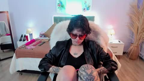 saskia_vellour online show from February 13, 8:45 pm