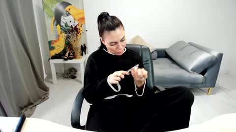 sassytiff online show from January 10, 12:43 pm