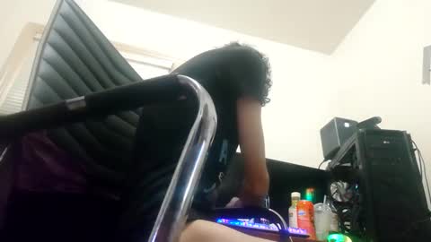 pinkWineboy online show from December 4, 6:33 pm