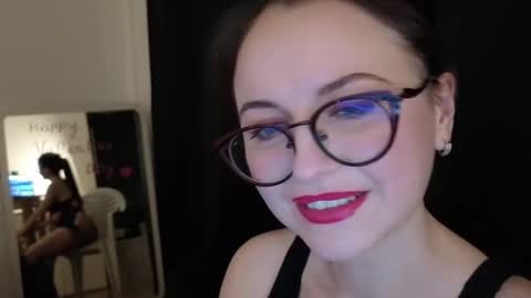 Lori online show from February 14, 9:28 pm