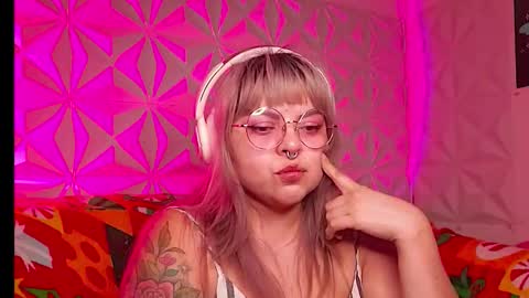 Gina George online show from December 21, 2:40 am