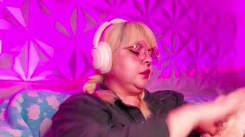 Gina George online show from October 17, 1:31 am