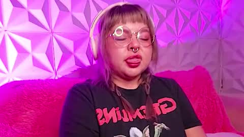 Gina George online show from November 9, 2:15 am