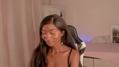 Savannahwildee online show from December 13, 8:25 pm