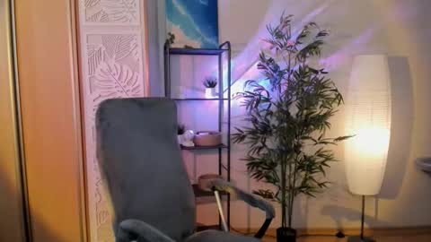 save the qween online show from January 6, 10:30 am