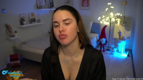 Naomi online show from December 10, 7:43 pm