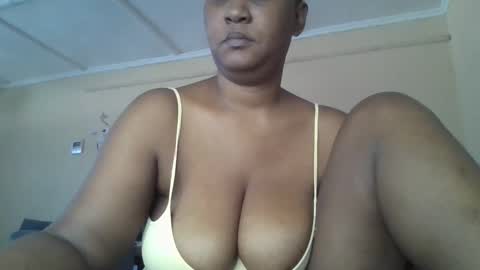 scarlet_25142359 online show from September 19, 8:40 am