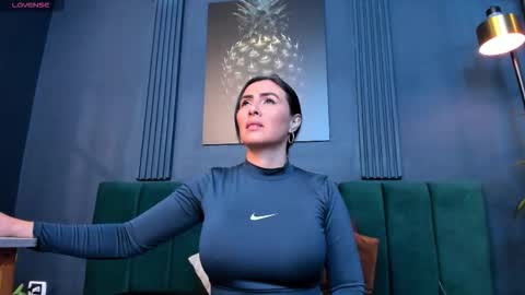 Scarlet Edwars online show from February 21, 5:05 pm