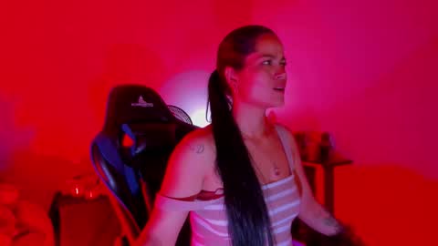 scarlet taylor kennedy online show from December 18, 8:37 pm