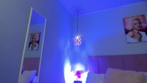 Scarlet  online show from December 2, 4:53 am