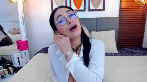 scarleth online show from June 1, 2:35 am