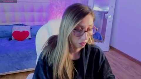 Scarlett online show from June 2, 11:45 am