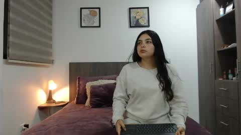 Scarlett and Jazmin online show from May 12, 9:29 am