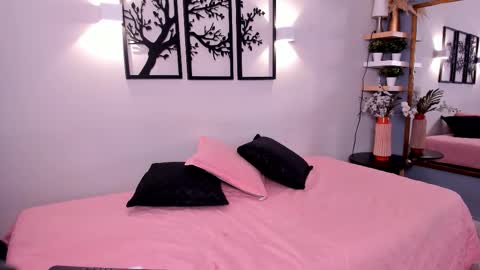 Scarlett Johs online show from October 21, 9:18 pm