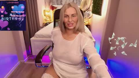 Scarlett online show from November 19, 1:10 pm