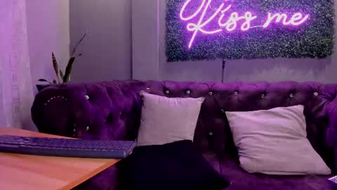 Scarlet online show from November 12, 7:05 pm