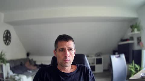 Snapshot of schnuckigeil chatting on October 27, 8:36 am Dildomen online show from October 27, 8:36 am