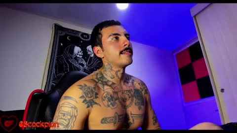 Alejandro help me to reach 200 thumps up online show from December 23, 3:45 am