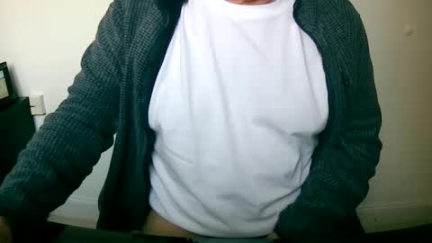 Snapshot of scotti30 chatting on February 16, 9:26 am Scott online show from February 16, 9:26 am