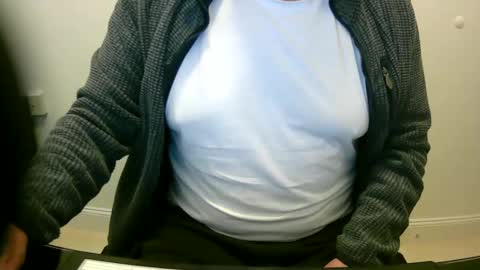 Snapshot of scotti30 chatting on January 15, 9:24 am Scott online show from January 15, 9:24 am