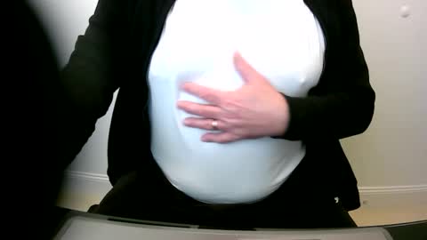 Snapshot of scotti30 chatting on January 4, 1:53 pm Scott online show from January 4, 1:53 pm