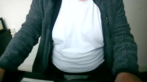 Snapshot of scotti30 chatting on February 15, 9:05 am Scott online show from February 15, 9:05 am