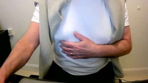 Snapshot of scotti30 chatting on January 5, 9:26 am Scott online show from January 5, 9:26 am