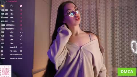 Mia online show from March 3, 5:09 pm