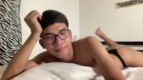 Snapshot of seductive_william chatting on February 19, 2:22 pm William online show from February 19, 2:22 pm