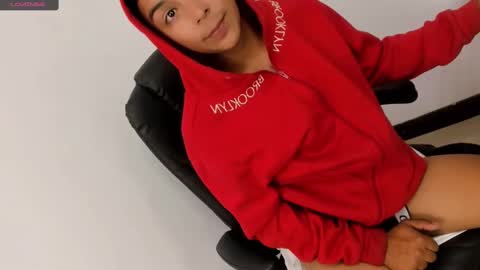 Snapshot of seductivo_jr chatting on October 24, 5:41 am seductivo online show from October 24, 5:41 am
