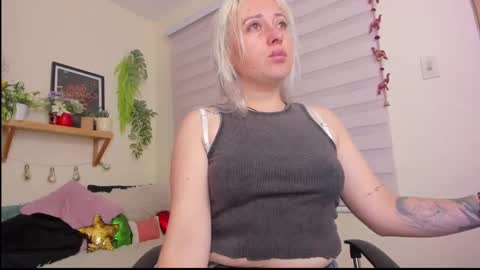 Yeyis  online show from January 5, 5:41 am