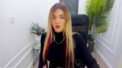 Snapshot of selenaemoore chatting on September 13, 11:34 am selenaemoore online show from September 13, 11:34 am