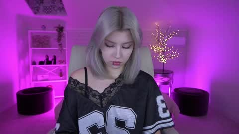selenairis online show from June 2, 6:26 am