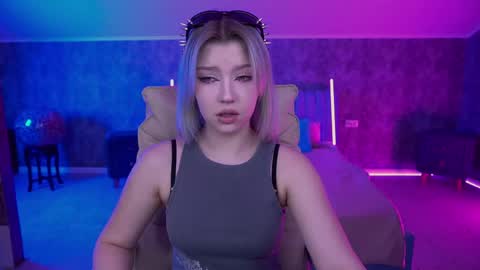 selenairis online show from April 17, 7:00 am