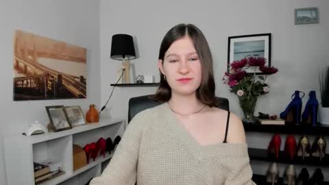 s e l e n a online show from May 13, 6:01 am