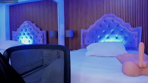 selenastonne online show from December 2, 7:45 pm