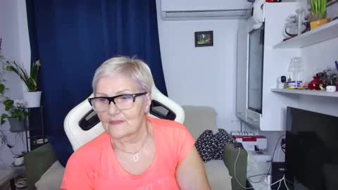 Selenna online show from April 7, 5:48 pm